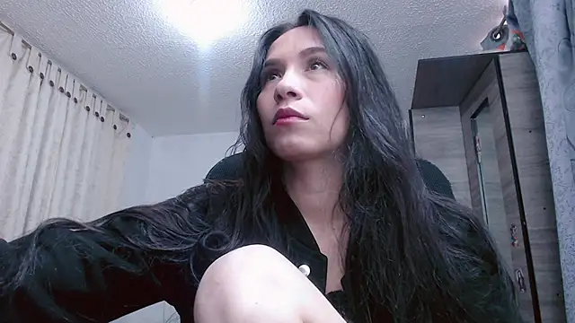 Snapshot of scarlett_vonrose chatting on 10-23-25, 08:51 scarlett vonrose online show from 10-23-25, 08:51