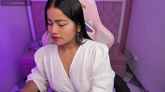 Snapshot of Victoria_b_ chatting on 09-14-25, 12:37 Victoria b online show from 09-14-25, 12:37