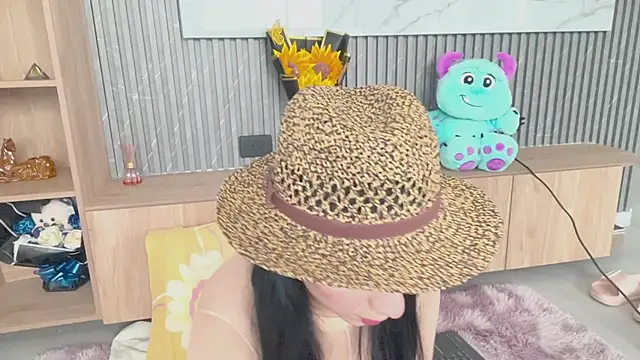 greciadom555 online show from 10-17-25, 04:09