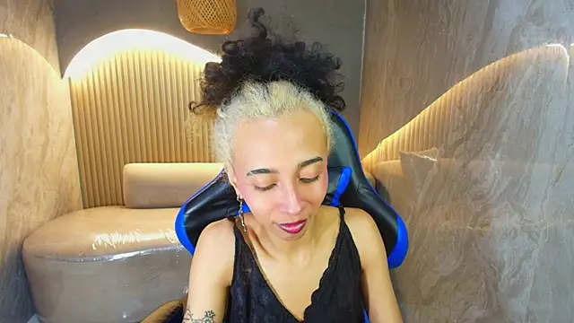 Snapshot of Agnis_ink_r chatting on 10-15-25, 03:17 Agnis ink r online show from 10-15-25, 03:17