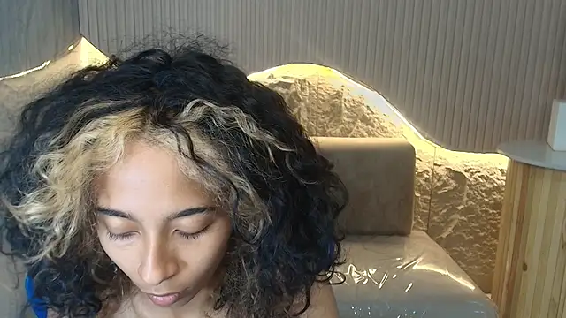 Snapshot of Agnis_ink_r chatting on 10-27-25, 12:53 Agnis ink r online show from 10-27-25, 12:53