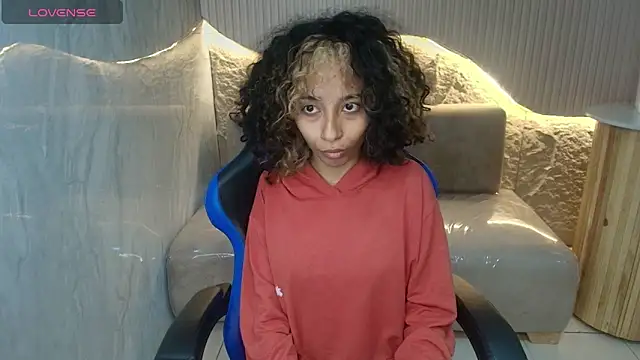 Snapshot of Agnis_ink_r chatting on 11-04-25, 12:48 Agnis ink r online show from 11-04-25, 12:48