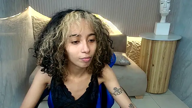 Snapshot of Agnis_ink_r chatting on 11-24-25, 01:11 Agnis ink r online show from 11-24-25, 01:11