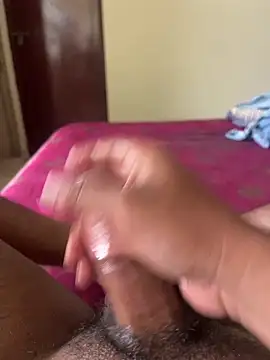 Snapshot of aliahmed98770 chatting on 10-16-25, 05:30 aliahmed98770 online show from 10-16-25, 05:30