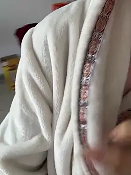 xiiuuff18 online show from 12-17-25, 01:55