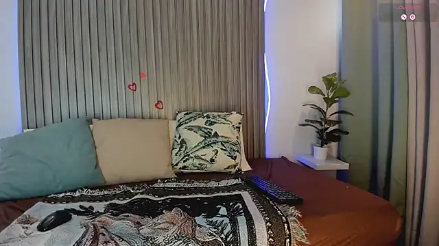 Snapshot of HelenaCole- chatting on 01-11-26, 02:44 HelenaCole- online show from 01-11-26, 02:44