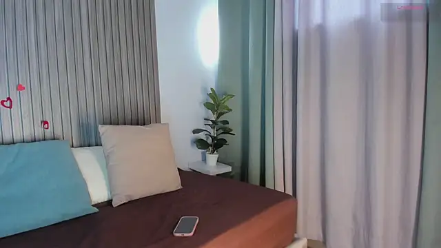 Snapshot of HelenaCole- chatting on 02-14-26, 01:41 HelenaCole- online show from 02-14-26, 01:41