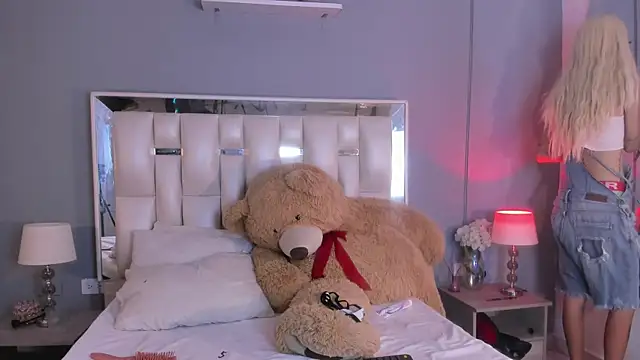 Darlyn tenderhot   online show from 12-18-25, 02:56