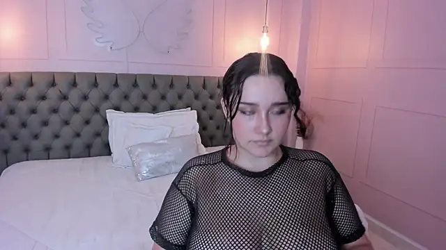 Snapshot of Briana_24 chatting on 10-12-25, 06:18 Briana 24 online show from 10-12-25, 06:18