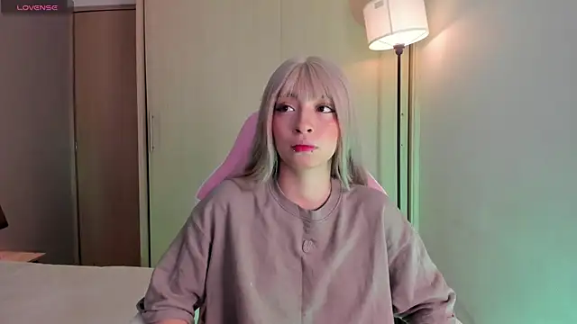 Snapshot of EmystarX chatting on 06-05-26, 11:10 EmystarX online show from 06-05-26, 11:10