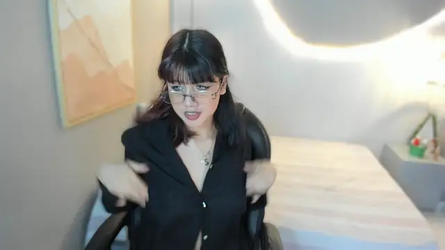 Julieth brown  online show from 12-18-25, 07:53