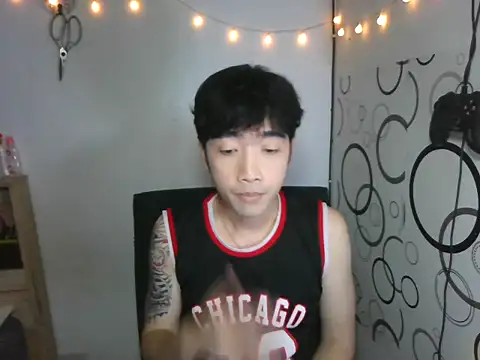 Snapshot of moaman190 chatting on 10-19-25, 04:18 moaman190 online show from 10-19-25, 04:18