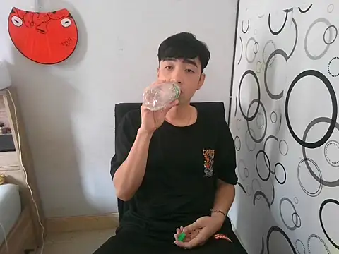 Snapshot of moaman190 chatting on 11-28-25, 07:44 moaman190 online show from 11-28-25, 07:44