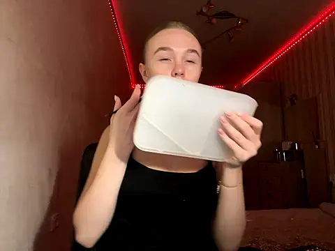 Snapshot of bellameow88 chatting on 10-13-25, 11:54 bellameow88 online show from 10-13-25, 11:54