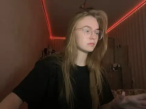 Snapshot of bellameow88 chatting on 11-03-25, 11:44 bellameow88 online show from 11-03-25, 11:44