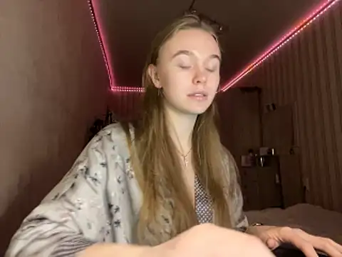 Snapshot of bellameow88 chatting on 11-10-25, 11:53 bellameow88 online show from 11-10-25, 11:53