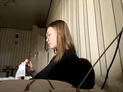 Snapshot of bellameow88 chatting on 11-14-25, 04:44 bellameow88 online show from 11-14-25, 04:44