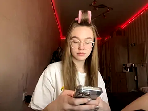 Snapshot of bellameow88 chatting on 11-27-25, 06:04 bellameow88 online show from 11-27-25, 06:04