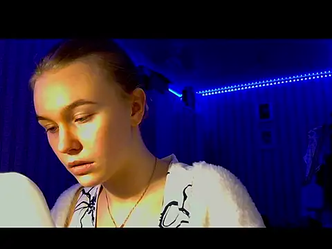 Snapshot of bellameow88 chatting on 12-15-25, 11:25 bellameow88 online show from 12-15-25, 11:25