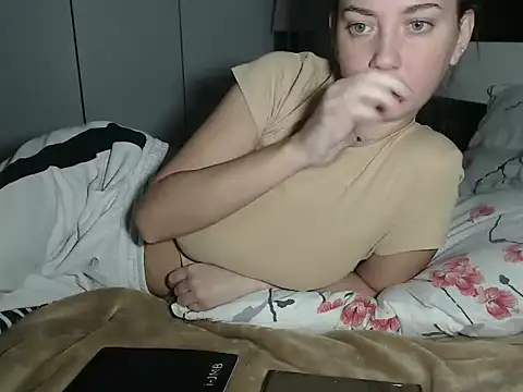 Snapshot of petite_danielle chatting on 10-07-25, 12:52 petite danielle online show from 10-07-25, 12:52