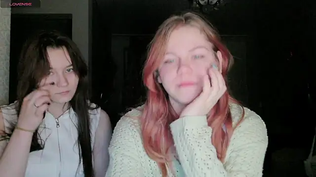 Snapshot of Poppy_sun chatting on 11-14-25, 03:33 Poppy sun online show from 11-14-25, 03:33