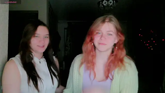 Snapshot of Poppy_sun chatting on 11-15-25, 07:43 Poppy sun online show from 11-15-25, 07:43