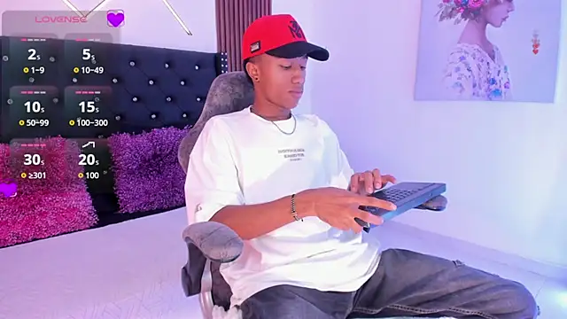 Snapshot of SammyAdams_ chatting on 10-01-25, 08:04 SammyAdams online show from 10-01-25, 08:04