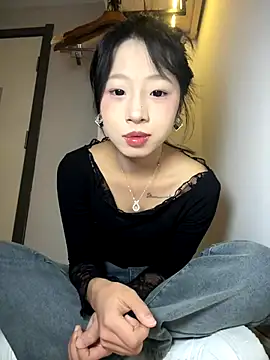 jingjing005 online show from 12-04-25, 06:44