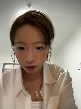 jingjing005 online show from 06-11-26, 06:44