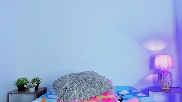 hailey hadid online show from 10-02-25, 11:34