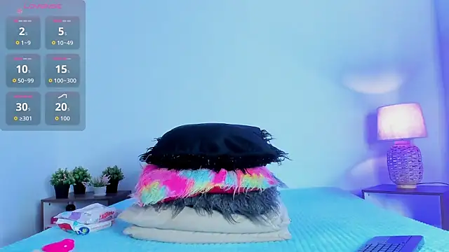 hailey hadid online show from 10-27-25, 07:07