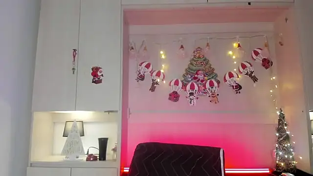 Snapshot of VickyRuiz_ chatting on 12-18-25, 01:28 VickyRuiz online show from 12-18-25, 01:28