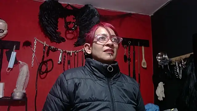 Miss Mirandaa online show from 12-18-25, 04:35