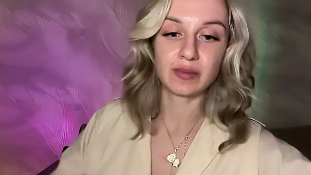 Snapshot of AdeleEverhart chatting on 12-18-25, 07:31 AdeleEverhart online show from 12-18-25, 07:31