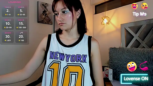 Snapshot of Candy_Hott7 chatting on 09-17-25, 08:32 Candy Hott7 online show from 09-17-25, 08:32