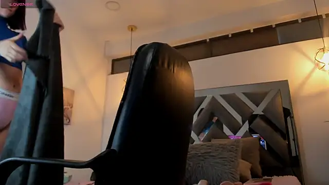 Snapshot of Candy_Hott7 chatting on 09-22-25, 08:55 Candy Hott7 online show from 09-22-25, 08:55