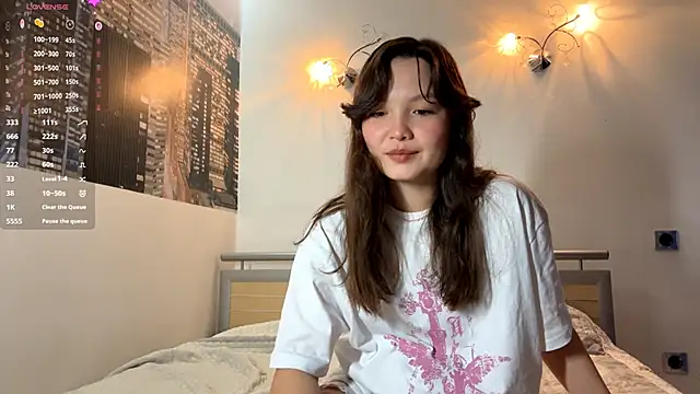 Snapshot of KiraVelvet chatting on 09-09-25, 09:31 KiraVelvet online show from 09-09-25, 09:31