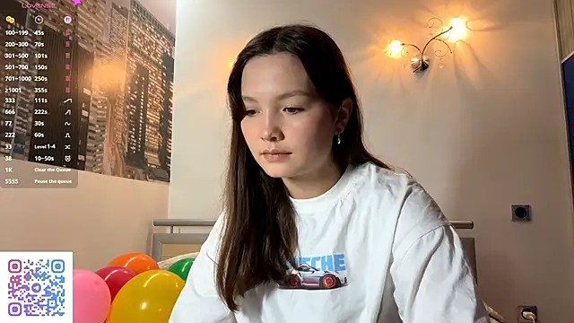 Snapshot of KiraVelvet chatting on 09-14-25, 09:41 KiraVelvet online show from 09-14-25, 09:41