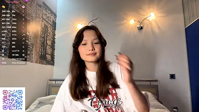 Snapshot of KiraVelvet chatting on 09-17-25, 09:44 KiraVelvet online show from 09-17-25, 09:44