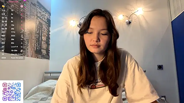 Snapshot of KiraVelvet chatting on 09-18-25, 10:17 KiraVelvet online show from 09-18-25, 10:17