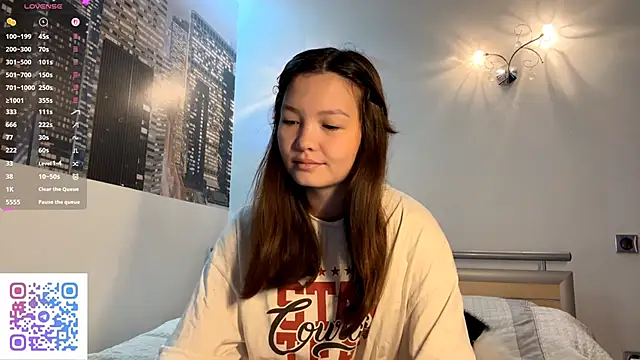 Snapshot of KiraVelvet chatting on 09-22-25, 02:46 KiraVelvet online show from 09-22-25, 02:46