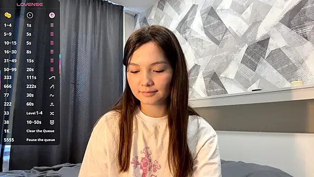 Snapshot of KiraVelvet chatting on 10-11-25, 11:31 KiraVelvet online show from 10-11-25, 11:31