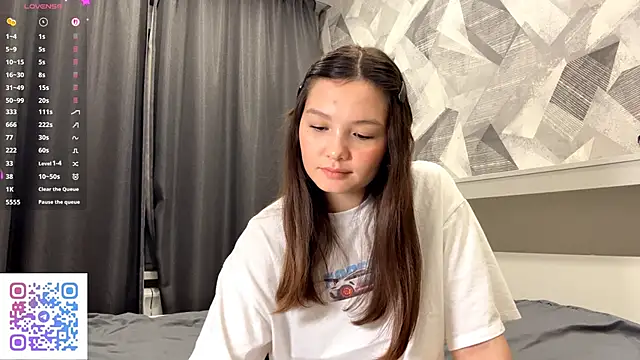 Snapshot of KiraVelvet chatting on 10-13-25, 07:25 KiraVelvet online show from 10-13-25, 07:25