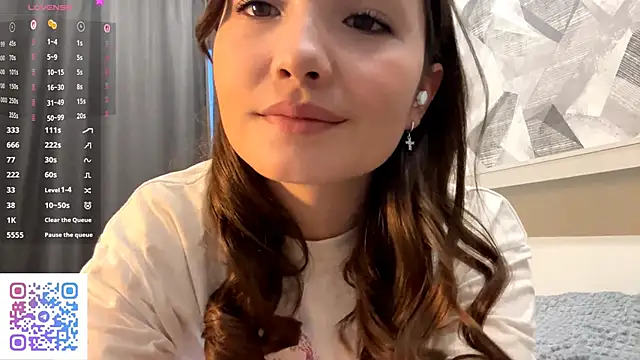 Snapshot of KiraVelvet chatting on 10-21-25, 02:07 KiraVelvet online show from 10-21-25, 02:07