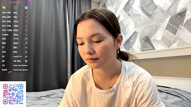 Snapshot of KiraVelvet chatting on 10-23-25, 07:12 KiraVelvet online show from 10-23-25, 07:12