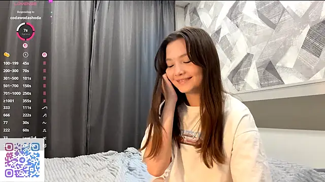 Snapshot of KiraVelvet chatting on 10-24-25, 07:21 KiraVelvet online show from 10-24-25, 07:21