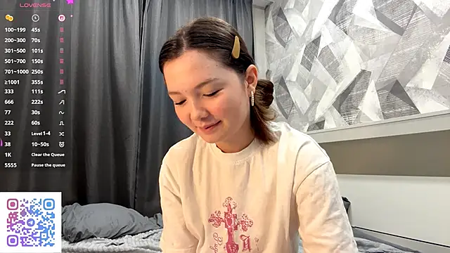 Snapshot of KiraVelvet chatting on 10-26-25, 04:13 KiraVelvet online show from 10-26-25, 04:13