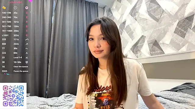 Snapshot of KiraVelvet chatting on 10-27-25, 11:25 KiraVelvet online show from 10-27-25, 11:25