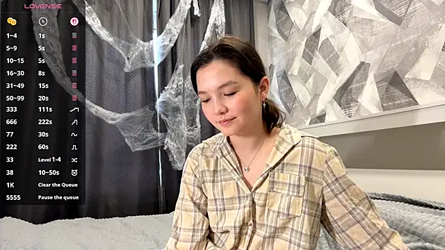 Snapshot of KiraVelvet chatting on 11-03-25, 08:48 KiraVelvet online show from 11-03-25, 08:48