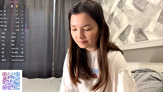 Snapshot of KiraVelvet chatting on 11-05-25, 08:14 KiraVelvet online show from 11-05-25, 08:14